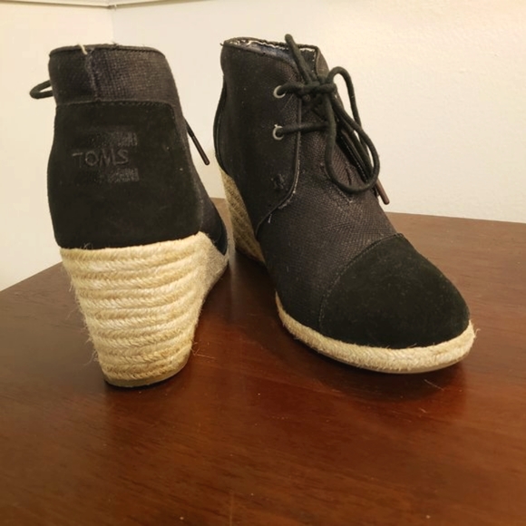 Tom's Wedge Boot - W10 - Picture 3 of 5